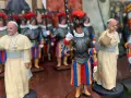 Figurki papieży i Gwardii Szwajcarskiej. Idealne pamiątki, jeśli zastanawiasz się, co kupić w Rzymie.