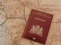 Paszport Holenderski na mapie Namibii. Planujesz podróż do Namibii? Ten paszport to klucz do Twojej przygody.