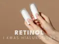 Dwie białe buteleczki z pompką, trzymane w dłoniach. Napis "RETINOL i KWAS HIALURONOWY" sugeruje, co to jest retinol i jego zastosowanie.