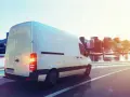 Ile bierze bus za kilometr? Odkryj ukryte koszty transportu w Polsce