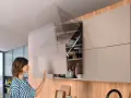 Szafki kuchenne otwierane do góry czy na bok – co wybrać?