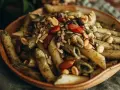 Makaron penne z zielonym pesto, posypany pestkami dyni, słonecznika, migdałami i orzeszkami ziemnymi. Idealny na dietę braci rodzeń.