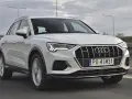 Białe Audi Q3 w ruchu drogowym. Sprawdź aktualną audi q3 cena i ofertę.