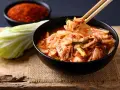 Kimchi z czym jeść? Pomysły na dania i dodatki [Przewodnik]