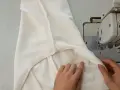 Spodnie marszczą się w kroku? Zwęż je sam! Poradnik krok po kroku
