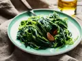 Cicoria in padella, un contorno semplice e gustoso, con aglio e peperoncino.