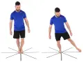 Homme effectuant un exercice de renforcement du genou, en déplaçant son pied sur une étoile de direction pour améliorer l'équilibre et la stabilité.