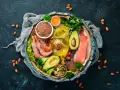 Krewetki, łosoś, awokado, siemię lniane, pestki dyni, orzechy i oleje to źródła omega-6.