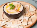 Czy hummus jest dietetyczny? Odkryj jego zdrowotne właściwości i kalorie