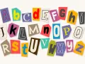 Abecedario mayúsculas y minúsculas letra escolar. Las letras del abecedario, cortadas de revistas, forman un collage colorido y divertido.