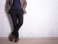 Czarne spodnie męskie: Jakie buty? Brązowe to hit czy kit?