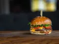 Ile kalorii ma burger wołowy? Prawda i 5 sposobów na odchudzenie!