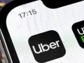 Ikona Ubera na ekranie telefonu. Obok widoczna ikona Uber Eats. Czas 17:15. To jakby cyfrowa uber kasa fiskalna.