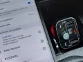 Jak działa transmiter samochodowy? Telefon połączony przez Bluetooth z transmiterem S-09 Pro, który jest wpięty w gniazdo zapalniczki.