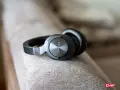 Słuchawki Technics EAH-A800 na kanapie, gotowe do testu.