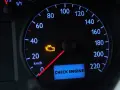Kontrolka "Check Engine" świeci się na desce rozdzielczej. Dowiedz się, jak skasować błąd check engine bez komputera.
