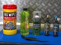 Produkter för avfettning av cykelkedja: rengöringsspray, torkdukar och smörjmedel.