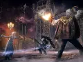 Un cazador dispara contra un monstruo frente a un reloj icónico, mientras otros luchan en un mundo oscuro. ¿Será esta la aventura de Bloodborne 2?
