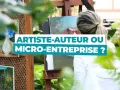 Une artiste, en statut artiste libre, peint en extérieur. Le texte "ARTISTE-AUTEUR OU MICRO-ENTREPRISE ?" est superposé.