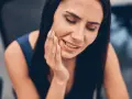 Co na ból dziąsła? Szybka ulga, przyczyny i kiedy do dentysty