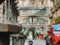 Deposito bagagli Via Toledo Napoli: prezzi, orari e sicurezza