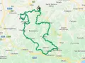 Un itinerario in Piemonte che attraversa borghi come Monforte d'Alba, Bossolasco e Millesimo, con un percorso tortuoso tra colline verdi.