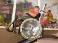 Jak wjechać wózkiem inwalidzkim po schodach bezpiecznie i skutecznie