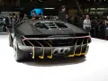Tył czarnego Lamborghini Centenario z żółtymi akcentami. Zastanawiasz się, ile kosztuje Lamborghini?