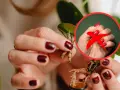 Mani con smalto rosso unghie corte curano una piantina. Cerchio rosso con X su unghie lunghe rosse.
