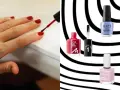Dłoń maluje paznokcie czerwonym lakierem. Obok buteleczki lakierów: Manhattan Super Gel, OPI, Inglot Playinn. Szukasz lakieru do paznokci trwałego jak hybryda?