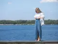 Jak nosić długą białą koszulę - 5 stylowych sposobów na modę