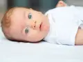 Jak widzi dziecko po urodzeniu? Odkryj zaskakujące fakty o wzroku niemowląt