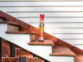 Soudal Soudabond Easy – idealny do mocowania stopni drewnianych do betonu. Szybko i trwale.
