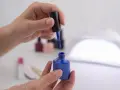 Manicure hybrydowy w domu: Krok po kroku do trwałych paznokci!