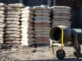 Ile cementu na betoniarkę 250l? Sprawdź idealne proporcje!