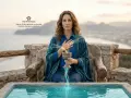 La reina de copas tarot, una mujer serena con una copa en la mano, irradia sabiduría y conexión emocional.