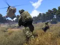 Żołnierze w kamuflażu, lądujący helikopter i krzaki. Akcja na **arma 3 polski serwer**.