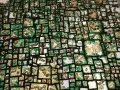 Abstrakcyjna mozaika z zielonych i beżowych fragmentów, przypominająca mapę myśli lub wizualizację filozofii.