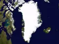 Zielona wyspa, Grenlandia, otoczona wodą. Obok Islandia. Ile jest wysp na świecie? Tysiące!