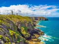 Vue spectaculaire des falaises et phares du Cap Fréhel. Idéal pour savoir que faire au Cap Fréhel : randonnée, photos, contemplation.
