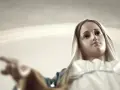 Figurka Matki Boskiej z wyciągniętym palcem, jakby odpowiadała na pytanie, czy Maryja miała więcej dzieci.