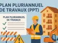 Un ouvrier consulte un plan pluriannuel de travaux devant un immeuble en construction. Une pelleteuse est visible.