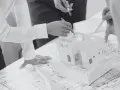 Architekci analizują projekt domu. Gdybyś miał do czynienia z samowolą budowlaną, gdzie zgłosić, dowiesz się z dokumentacji technicznej.