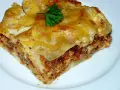 Pyszna, warstwowa lasagne z mięsem mielonym, idealna na rodzinny obiad. Prosty przepis na domową lasagne.