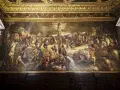 La Crocifissione, una delle grandiose opere della Scuola Grande di San Rocco, con una folla di figure e cavalli.
