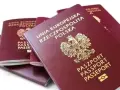 Kilka paszportów Unii Europejskiej. Czy do Szkocji potrzebny jest paszport? Tak, jeśli nie jesteś obywatelem UE.