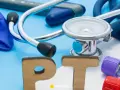 Stetoskop, rękawiczki, probówki i litery "PT" na niebieskim tle.
