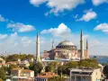 Majestatyczna Hagia Sophia, symbol europejskiej części Turcji, góruje nad Stambułem.