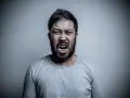 Choroby psychiczne a objawy agresji: zrozumienie przyczyn i skutków