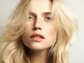Goldblond Haare: So erzielen Sie den perfekten Farbton ohne Brassigkeit